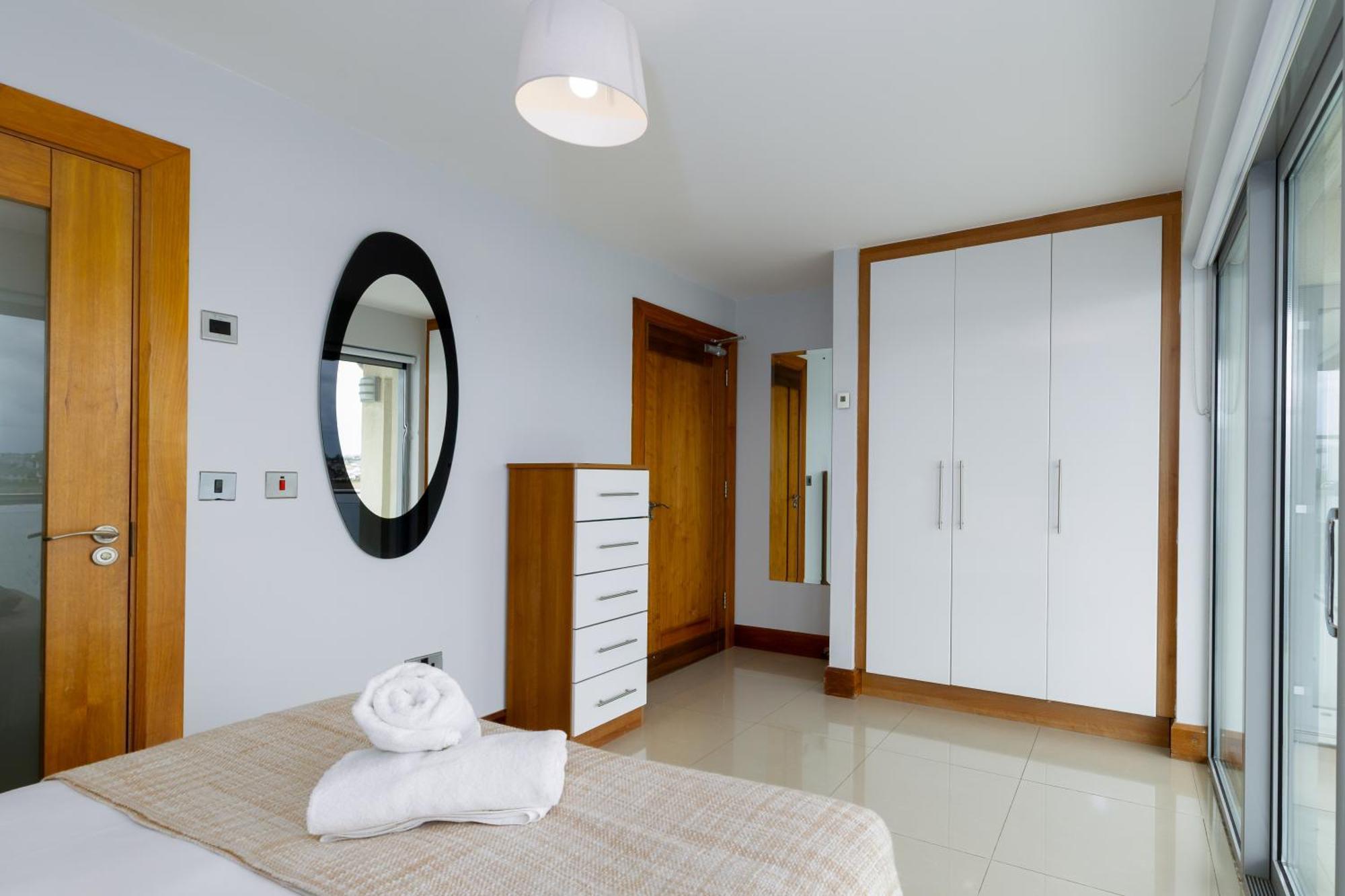Tur An Tsaile - Galway Lakeside Apartments Buitenkant foto