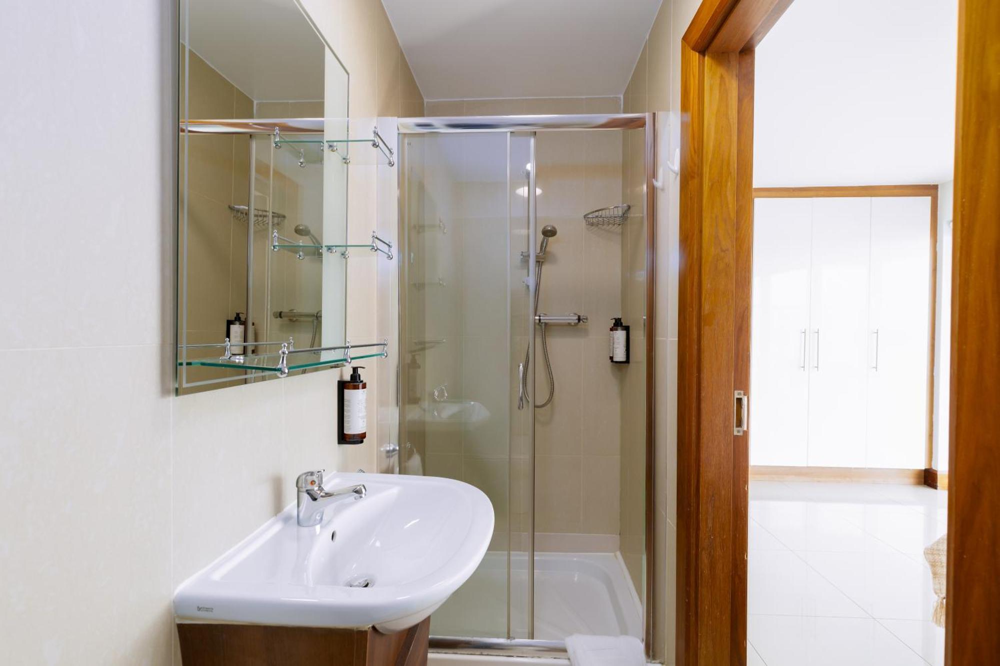 Tur An Tsaile - Galway Lakeside Apartments Buitenkant foto