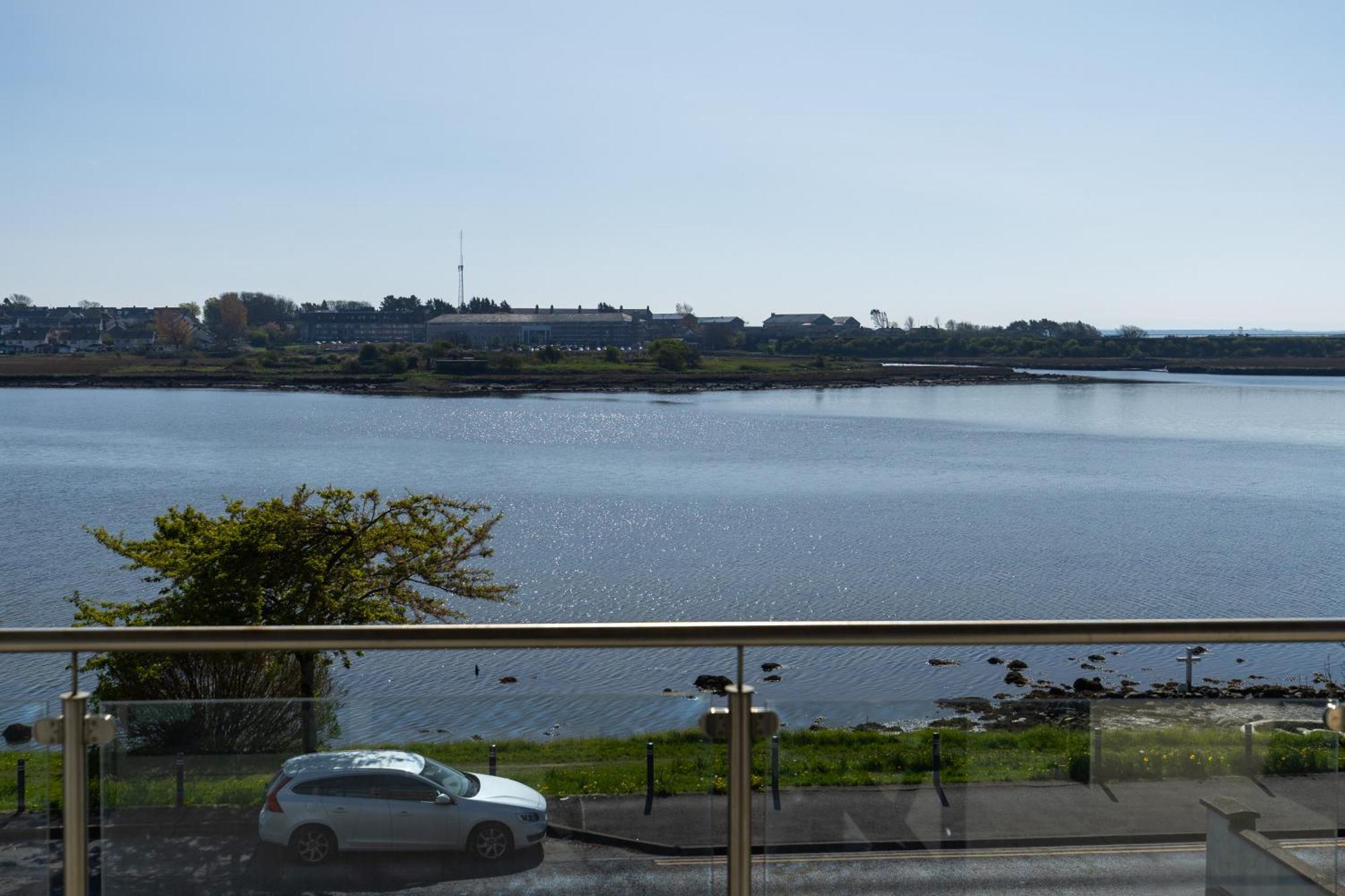 Tur An Tsaile - Galway Lakeside Apartments Buitenkant foto