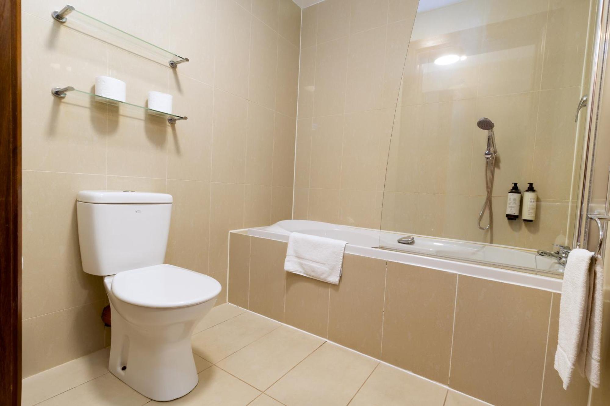 Tur An Tsaile - Galway Lakeside Apartments Buitenkant foto