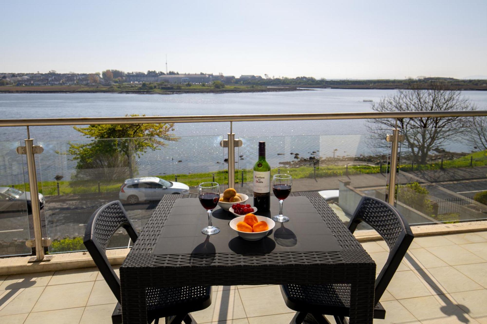 Tur An Tsaile - Galway Lakeside Apartments Buitenkant foto